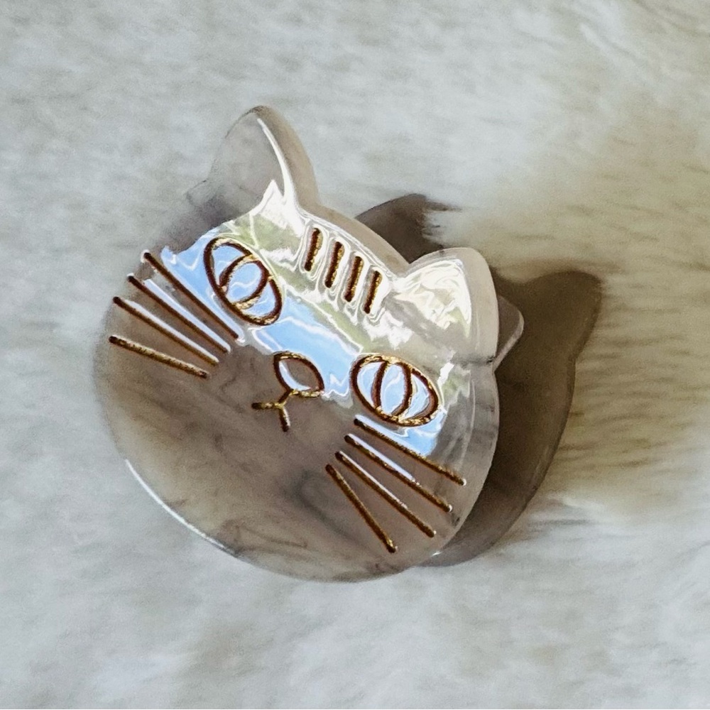 White Marbled Cat Face claw clip, 1.5”x1.5”x1.5”